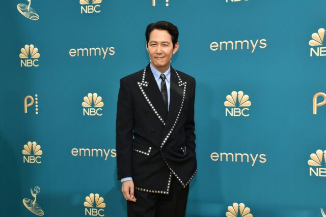 Rosas, metálicos y el clásico negro: estrellas de la televisión desfilaron en los premios Emmy
