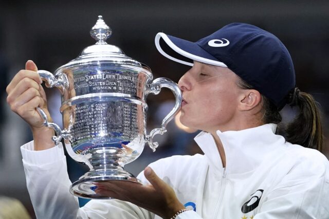 Swiatek con el trofeo del US Open: "Este torneo fue muy desafiante"