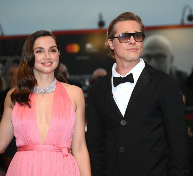 Brad Pitt y Ana de Armas protagonizan la alfombra roja en Venecia