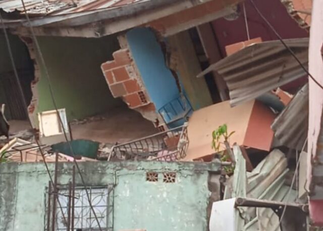 Reubican en tres refugios a familias afectadas por lluvias en Caracas
