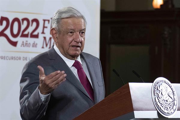 Presidente de México promete apoyo a migrantes venezolanos varados en el país
