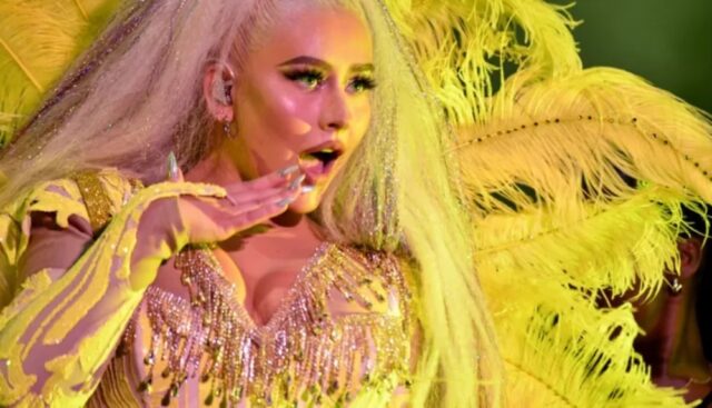 Christina Aguilera: "No es que te extrañe", la canción en español con la que le habla a su padre ausente y vuelve a sus raíces ecuatorianas