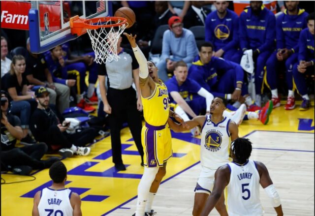Los Lakers, sin LeBron, ganan el primer partido de pretemporada