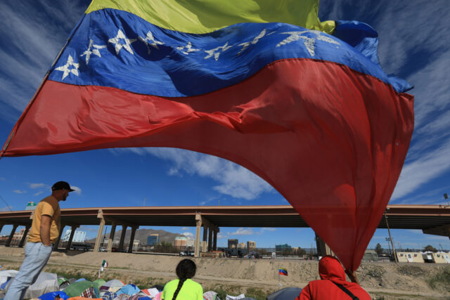 4,3 millones de migrantes venezolanos en América Latina enfrentan dificultades para acceder a alimentación, vivienda y empleo