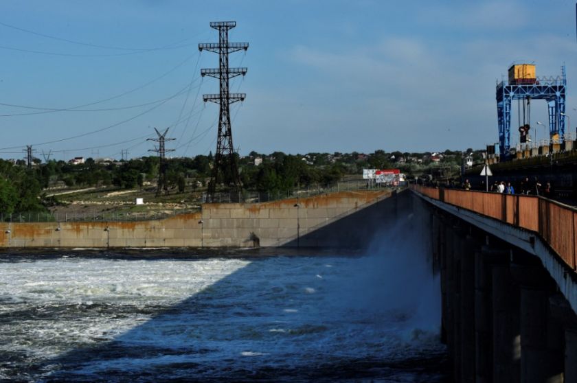 Bombardeo ucraniano deja a Jersón sin agua ni electricidad