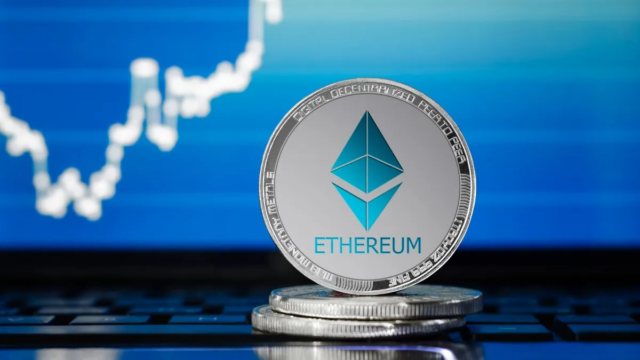 EE UU acusa a 2 hermanos de robar 25 millones de dólares en criptomonedas "en 12 segundos"