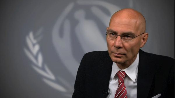 Türk acusa a israelíes y palestinos de violar la ley internacional y pide un alto el fuego