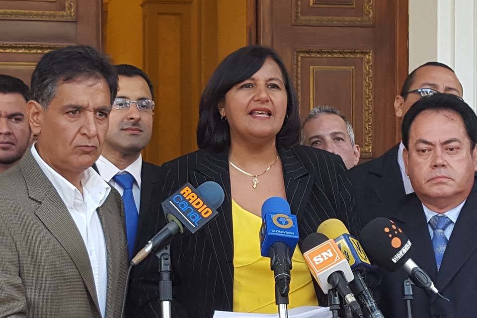 ¿Dinorah Figuera llegará a Venezuela para negociar con Jorge Rodríguez? Lo que se dice
