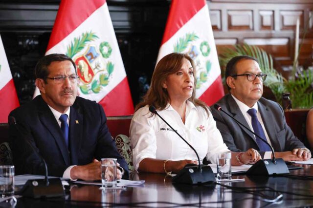 Presidenta de Perú culpa a migrantes venezolanos de la criminalidad en el país