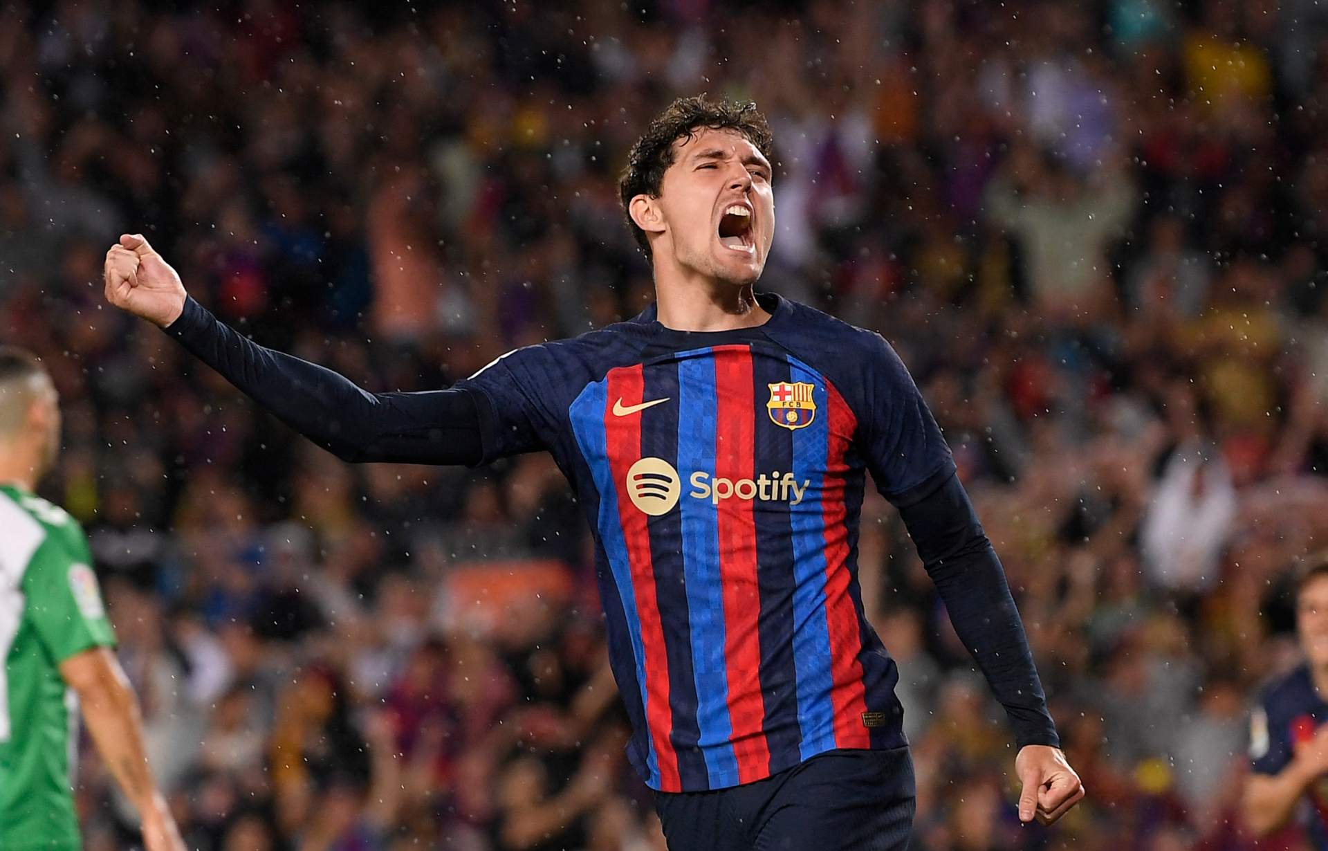 El Barcelona resiste la presión del Real Madrid