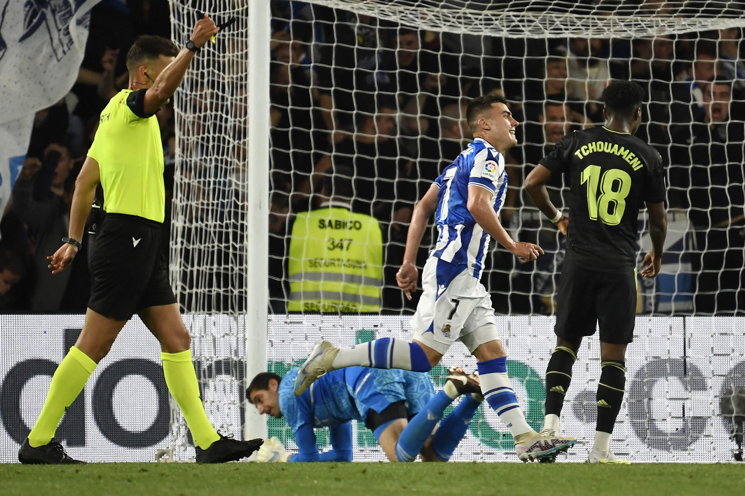 El Real Madrid perdió 2-0 con la Real Sociedad y abre la puerta al ...