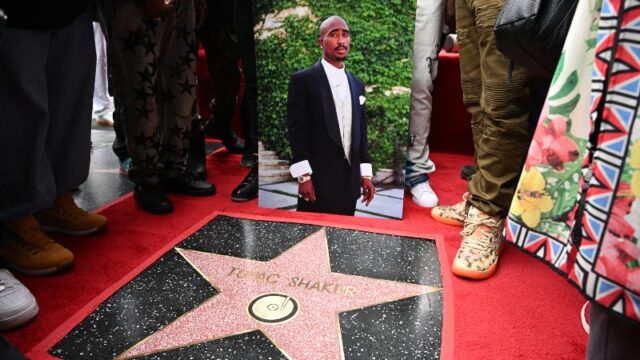 Tupac Shakur recibió estrella póstuma en el Paseo de la Fama de Hollywood