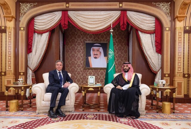 Arabia Saudita confirma desarrollo de un programa nuclear y quiere a EE UU como uno de sus licitadores