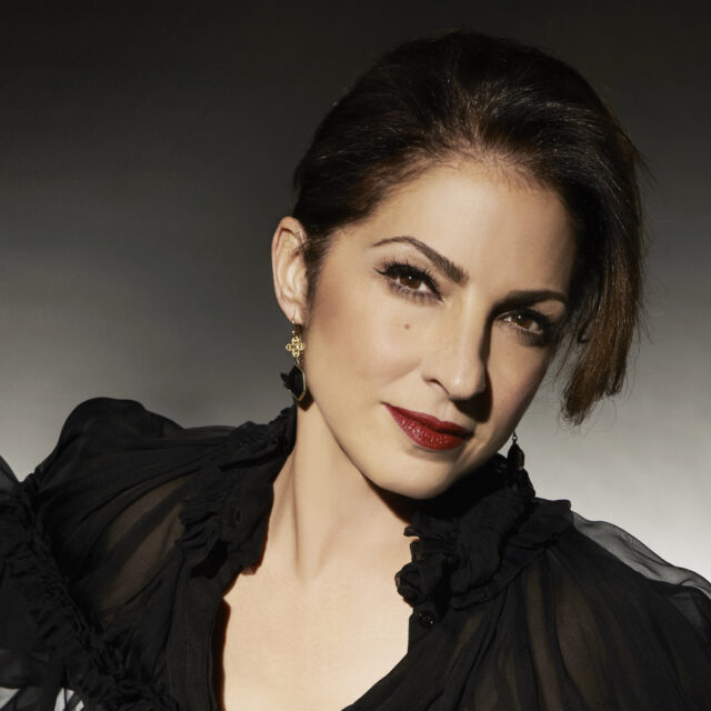 Gloria Estefan lanza remix y vuelve Manu Chao