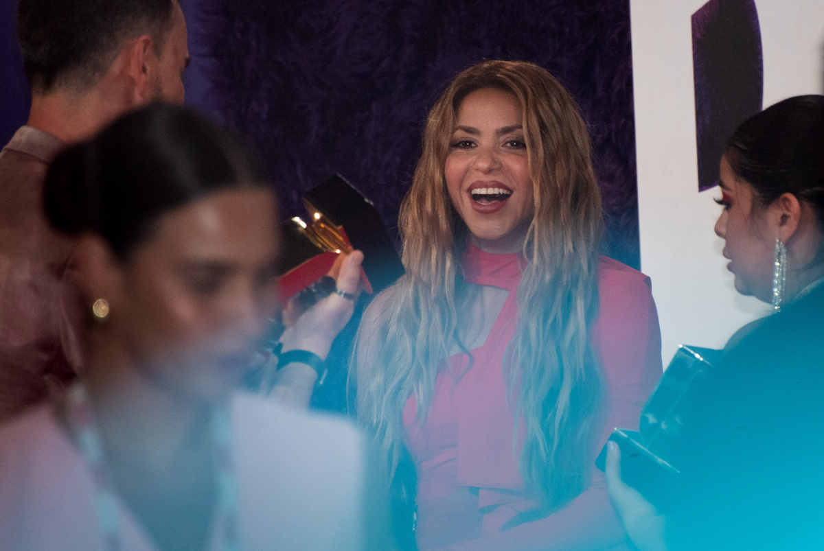 Shakira triunfa en Premios Juventud con ocho galardones, seguida por Karol G y Peso Pluma