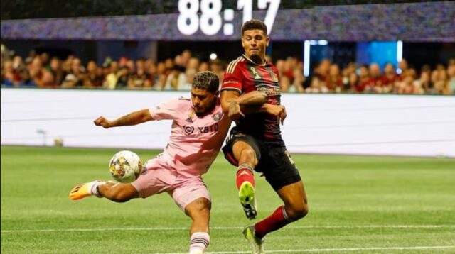 Josef Martínez ovacionado por los fanáticos del Atlanta