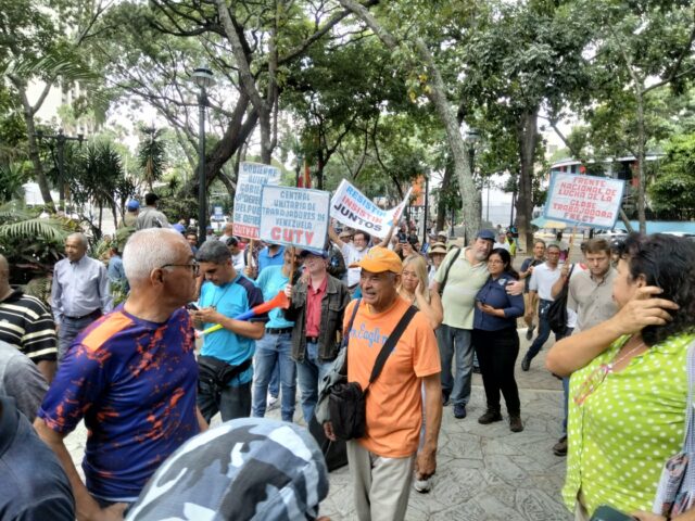 Docentes y trabajadores públicos protestaron en Caracas para exigir mejoras salariales tras más de 500 días sin aumento