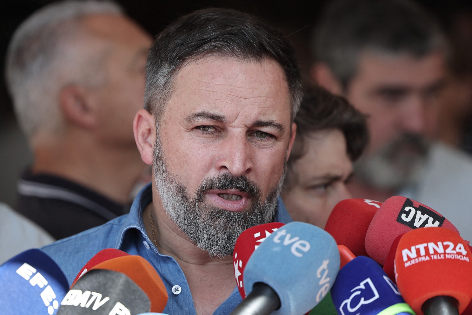 Santiago Abascal acusa a Pedro Sánchez de pisotear la Constitución - EL ...