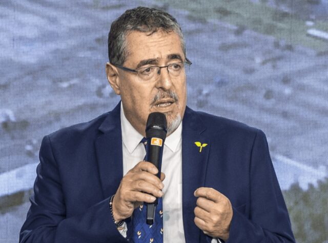 Presidente electo de Guatemala volvió a su país tras asalto de la Fiscalía