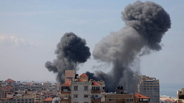 Terroristas de Hamas publican videos de civiles israelíes secuestrados y violentados