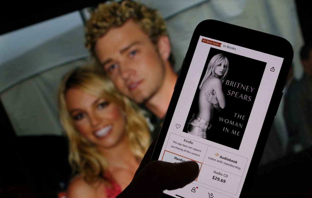 FILES-US-ENTERTAINMENT-MUSIC-PUBLICATION-LITERATURE-CELEBRITY