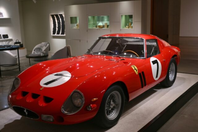 Ferrari de 48,3 millones de euros supera a Monet en subasta de Nueva York