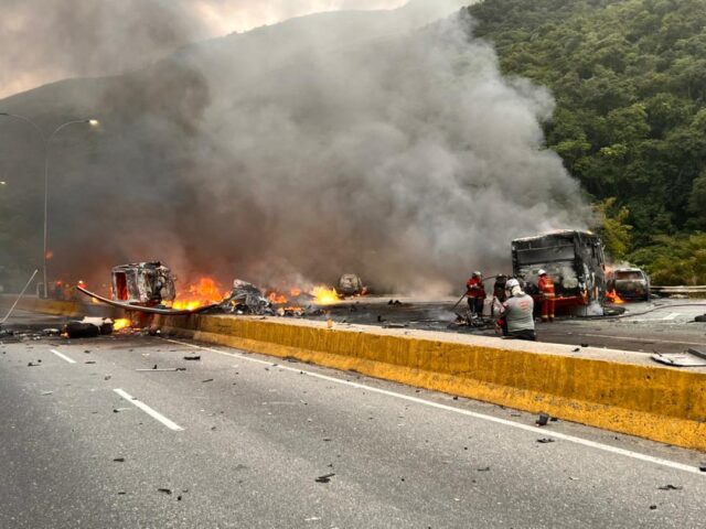 Héctor Rodríguez anuncia investigación del accidente en la autopista GMA