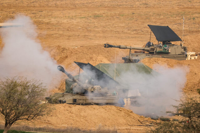 Israel intensifica sus ataques en el centro y el sur de Gaza