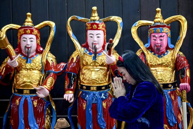 Por San Valentín, los vietnamitas le rezan a Buda para encontrar pareja