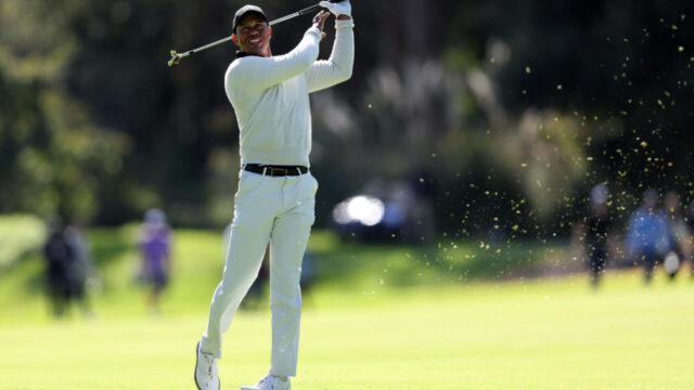 Tiger Woods regresó a la competición con problemas de espalda