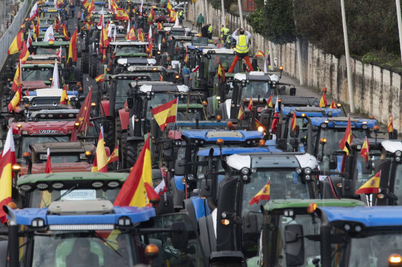 Tractorada convocada por las organizaciones agrarias en Cantabria