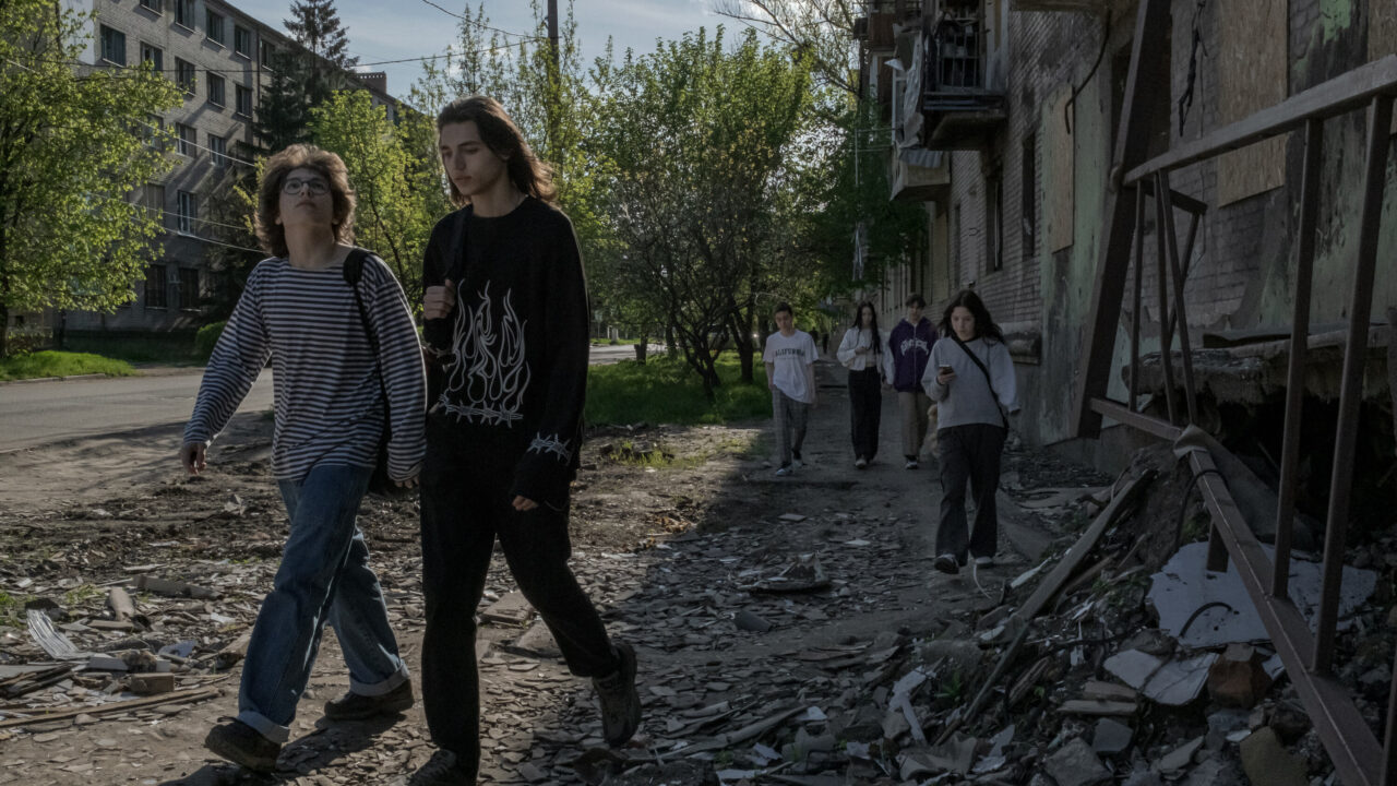 00ukraine-teenagers-01-btfj-videoSixteenByNine3000