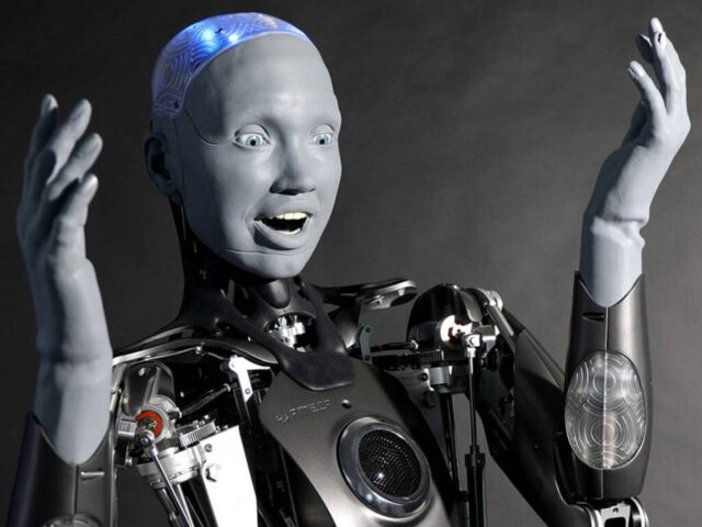 Ameca, el robot humanoide más avanzado del mundo, sorprende en el Mobile World Congress 2024