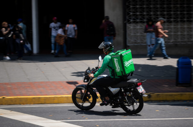 El reparto a domicilio, un sector en Venezuela que emplea a miles de personas
