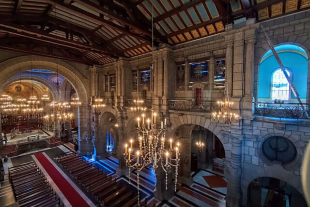 Cierran preventivamente la Catedral de Mérida tras desprenderse un adorno de las columnas