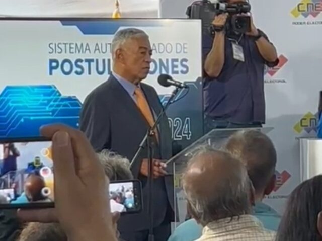 Claudio Fermín formaliza su candidatura presidencial