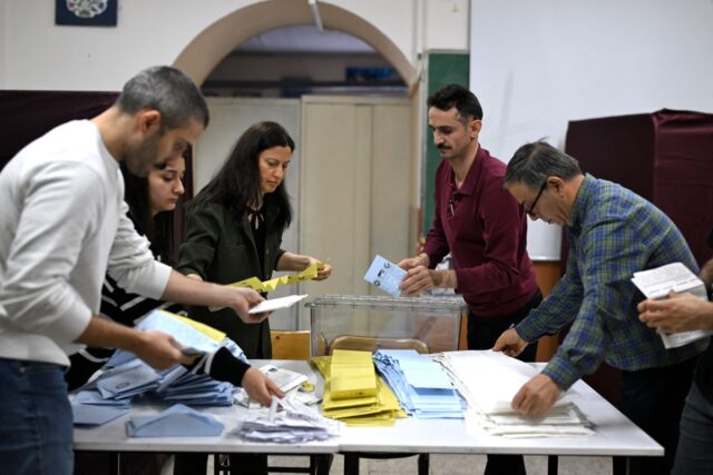 Cierran las urnas en las elecciones locales de Turquía en una jornada con dos muertos