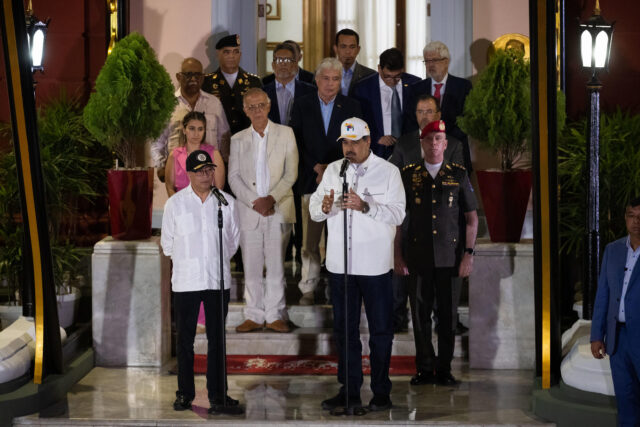 Petro: "La paz política en Venezuela puede ser también la paz armada en Colombia"