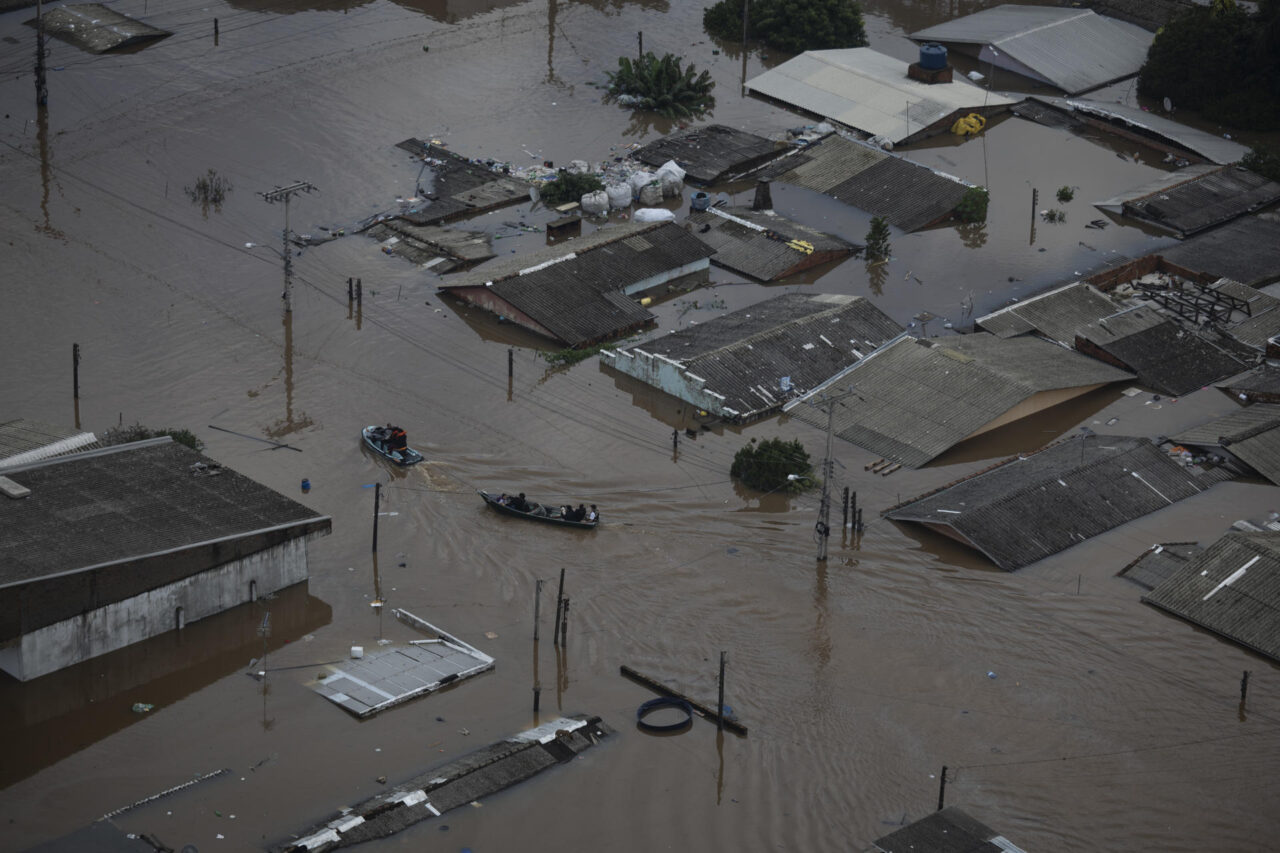 Aumentan a 57 las muertes por las inundaciones en el sur de Brasil