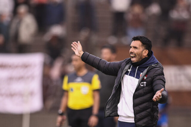Tévez se despide de la conducción técnica de Independiente