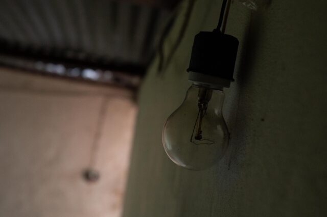 Corpoelec interrumpe servicio eléctrico en sector Alta Vista de Catia