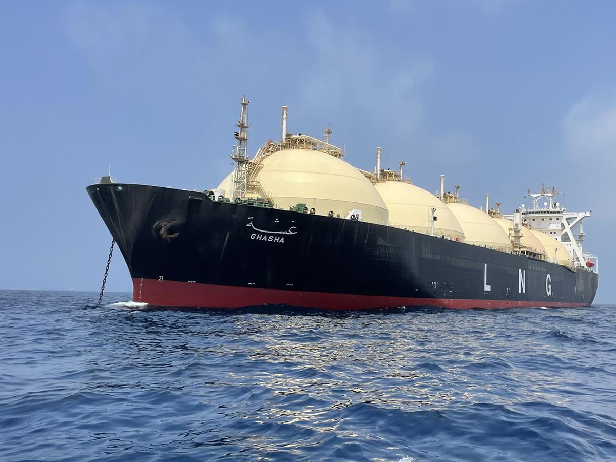 La UE aprueba primeras sanciones contra gas natural licuado y buques rusos