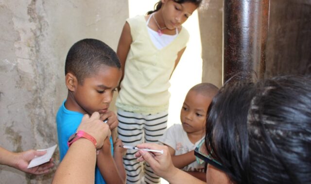 Vacunas para los niños escasean en los centros de salud de Caracas