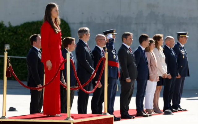 Leonor escogió un traje de Carolina Herrera para su primer viaje oficial al extranjero