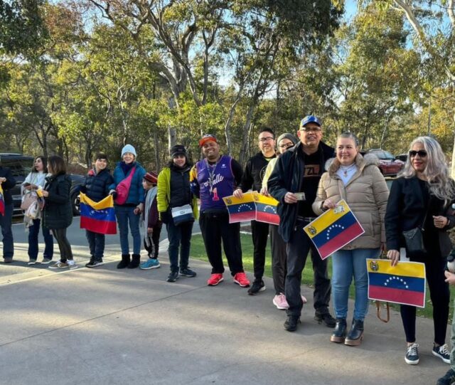 Miles de venezolanos comienzan a votar en el exterior: "Es una oportunidad dorada"