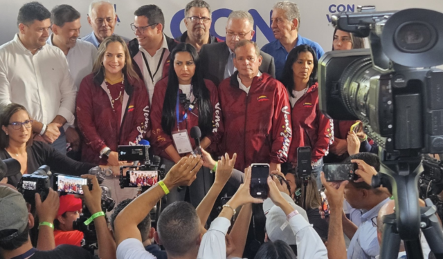 Delsa Solórzano denuncia que a los testigos opositores se les niega acceso a la sede del CNE