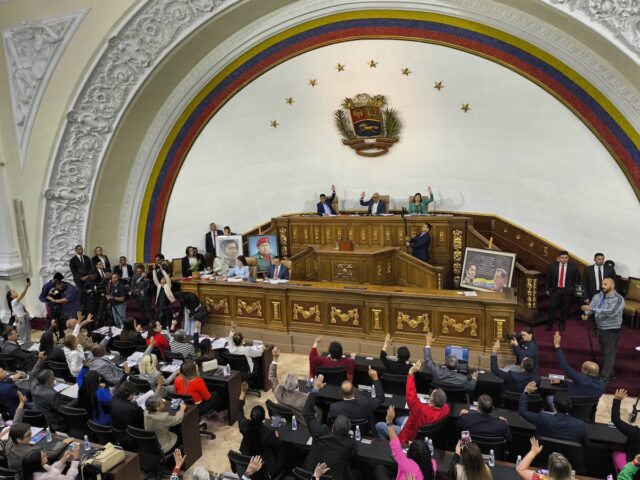 AN dice que recompensa de EE UU por Maduro busca alentar "a los grupos extremistas"