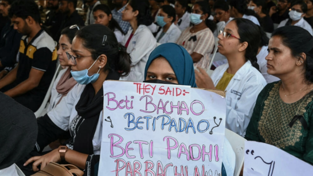 Protestas en India tras la violación y muerte de una médica en Calcuta