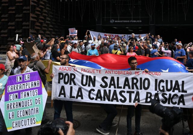Provea denuncia tres años del "estancamiento" del salario mínimo: "El ingreso de las familias ha sido demolido"