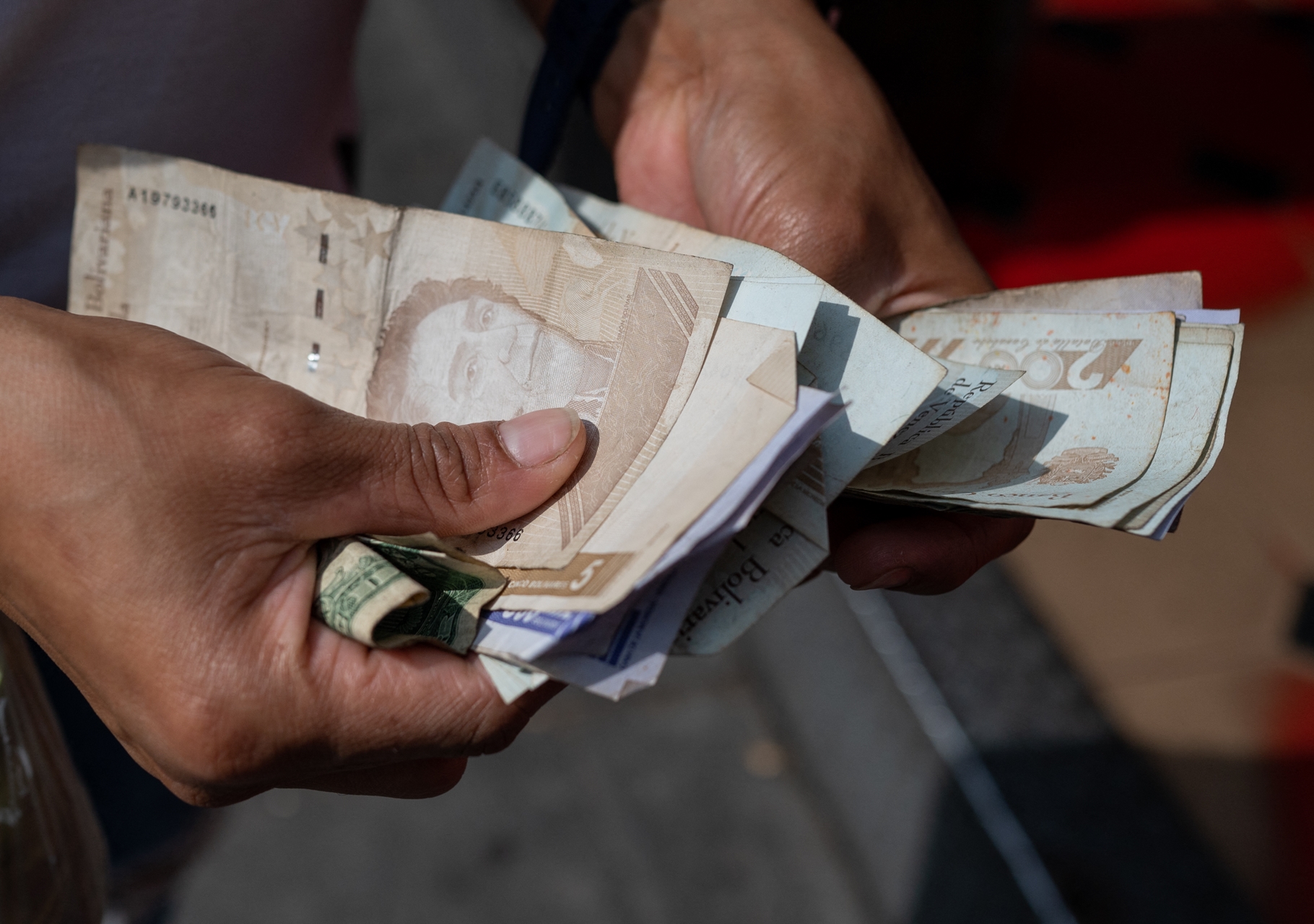 Diputado Oswaldo Vera afirma que el ingreso mínimo de 240 dólares se pagará fraccionado